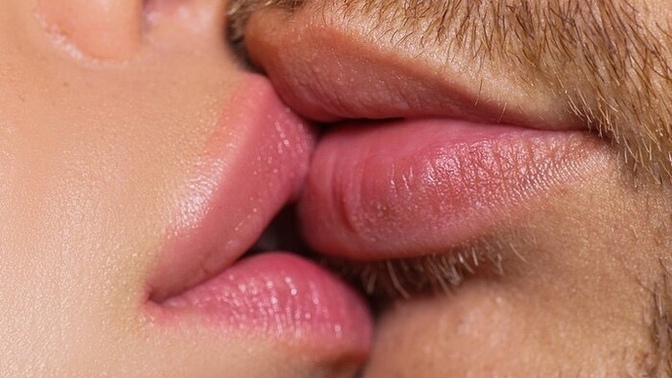 Guys: Is it strange if your girlfriend doesn’t like to kiss?