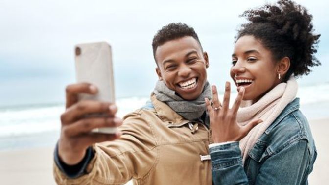 Should people date and married only within their same age catagory?