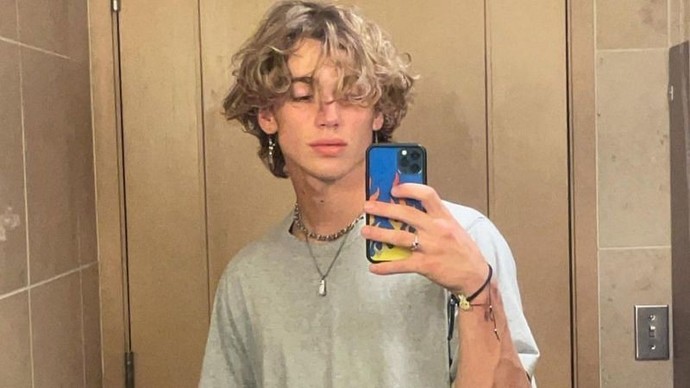 Can you describe your type of girl/boy by using an Instagram screenshot?