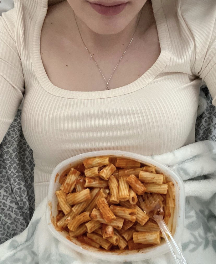 I am eating pasta with red sauce 🍝❤️