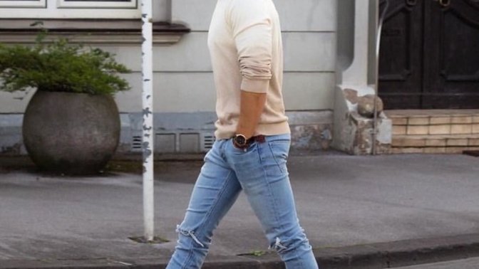 Ladies, is it attractive for men to wear a bracelet on their ankle?