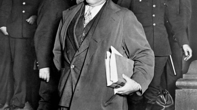 Why are gangsters like Al Capone glorified?