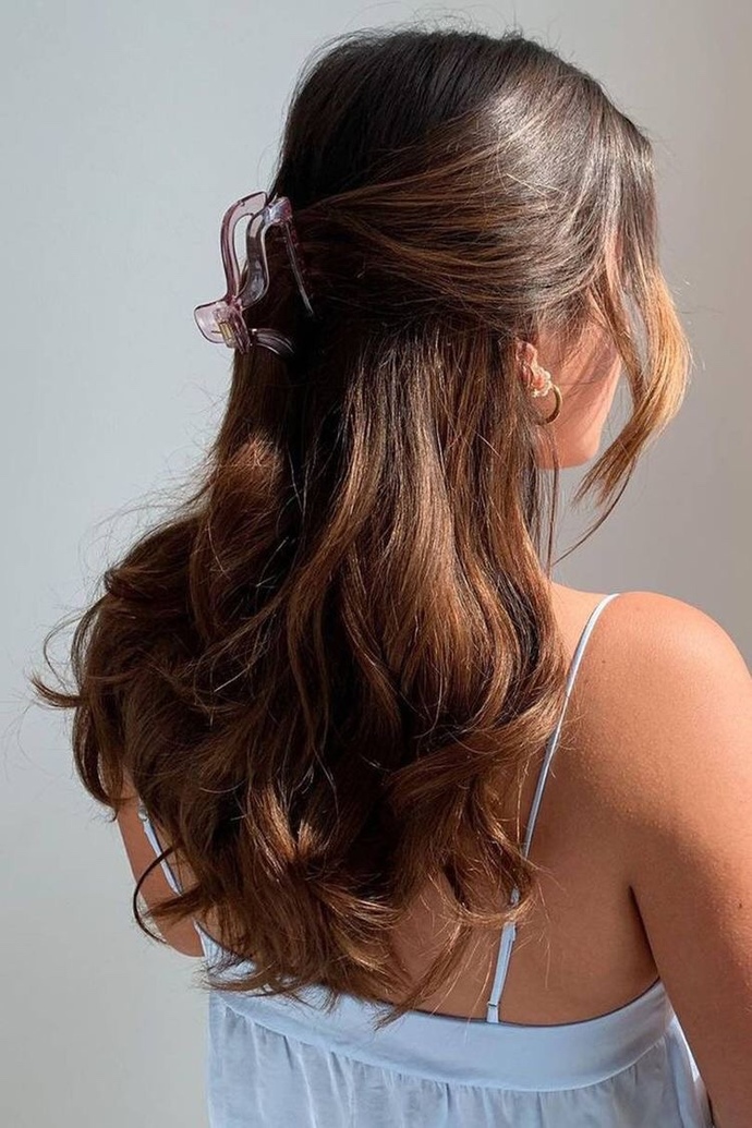 Darker or lighter hair on pale skinned women?