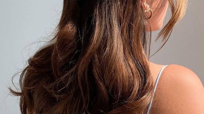 Darker or lighter hair on pale skinned women?