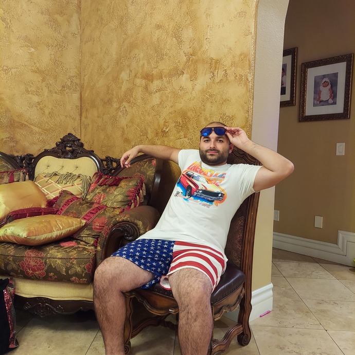Which one of these should I use as my secondary photo on Tinder?