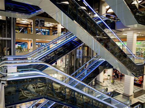 Do girls love shopping malls?