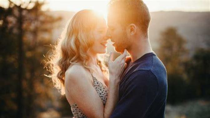 How do girls want to find a boyfriend?