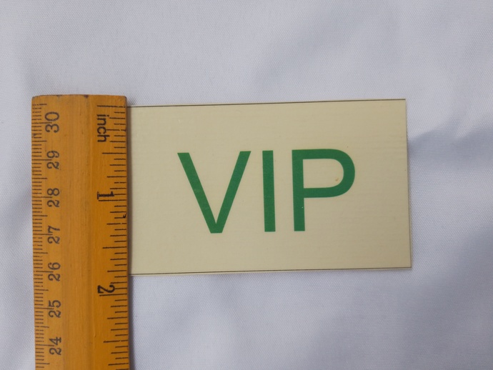 How many inches is the width of this tag?