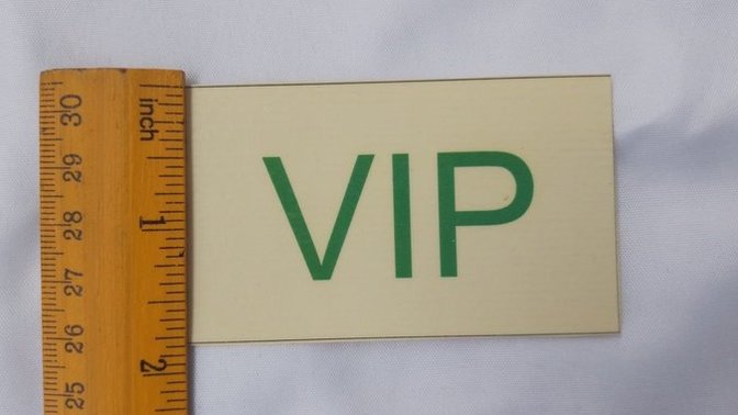 How many inches is the width of this tag?