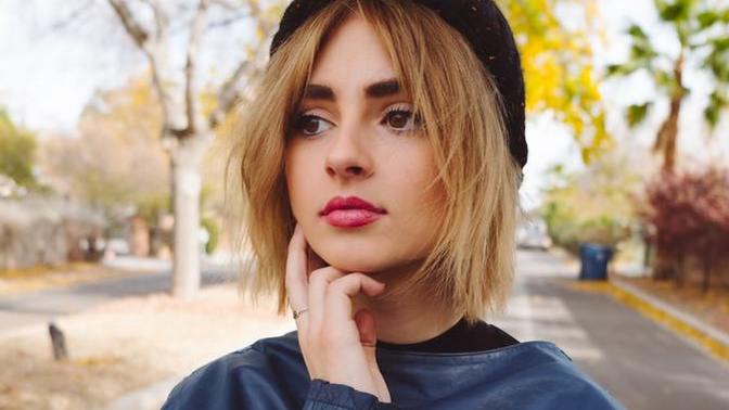 Guys, What can make a woman cool or extraordinary in your eyes?
