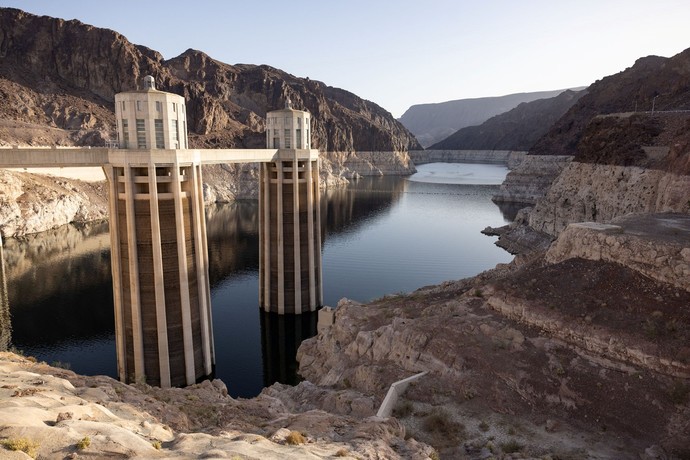 Hoover Dam/Lake Mead water levels at all-time low