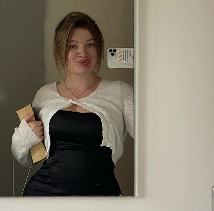 What is your style? Can you share any photos of your favourite outfit?
