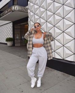 What is your style? Can you share any photos of your favourite outfit?