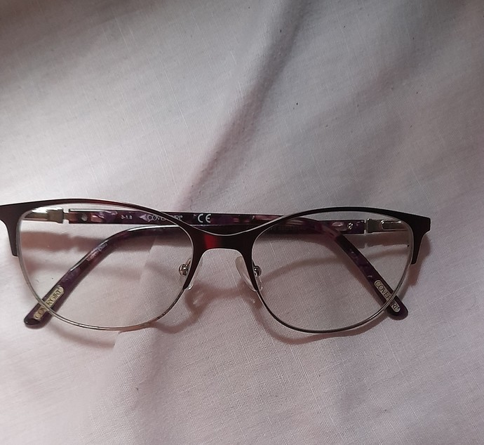 Do you wear eye glasses?