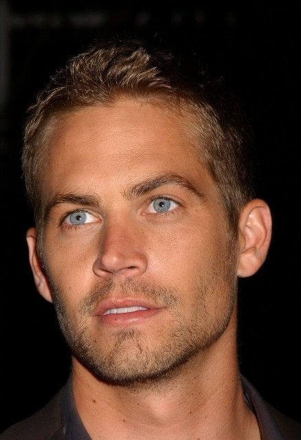 Why are people so obsessed with blue eyes even though they are much more common than green eyes?