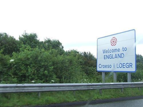 How easy is it to cross state borders in America?