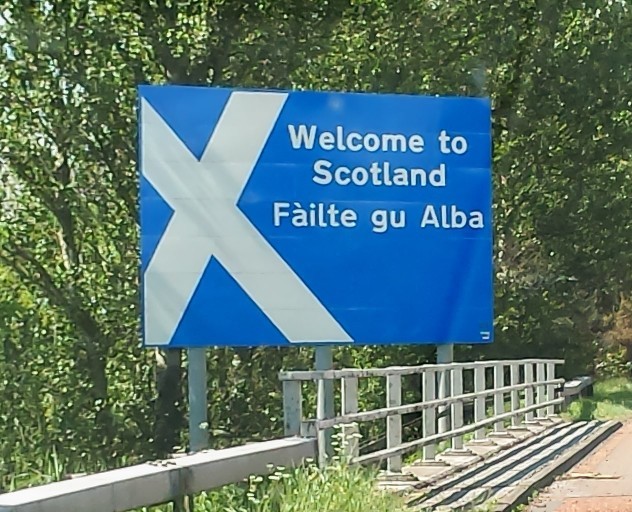 How easy is it to cross state borders in America?