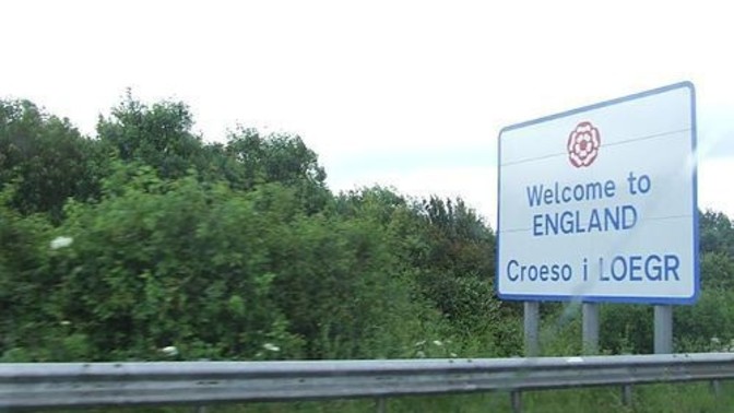 How easy is it to cross state borders in America?