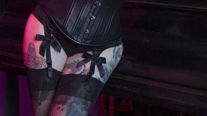 Do you prefer hold up, stockings or tights?