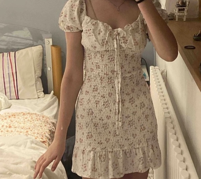 which dress looks best on me (going to a picnic date)?