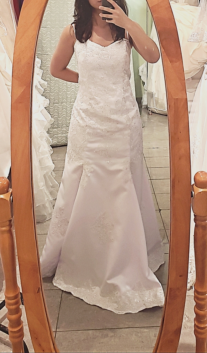 Which wedding dress do you like more?