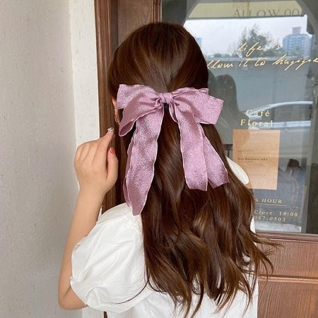 What sort of hair accessories look pretty?