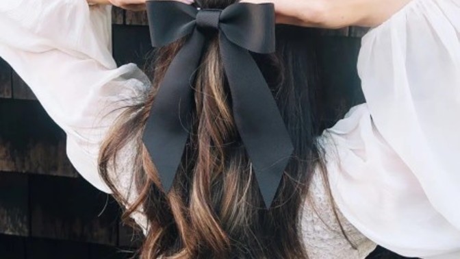 What sort of hair accessories look pretty?