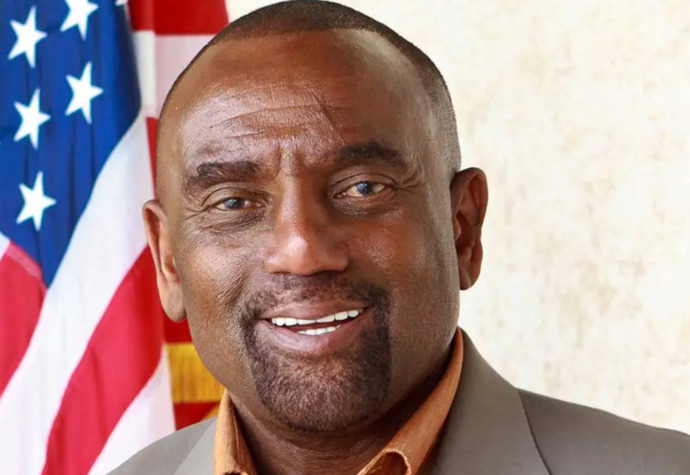 Is alpha male anti-gay conservative Jesse Lee Peterson actually gay?