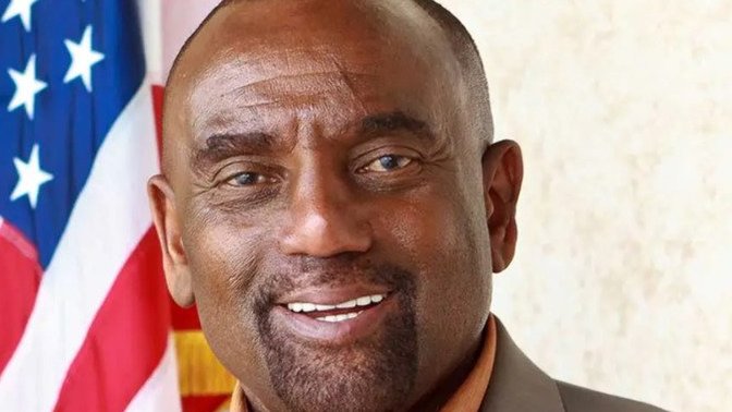 Is alpha male anti-gay conservative Jesse Lee Peterson actually gay?