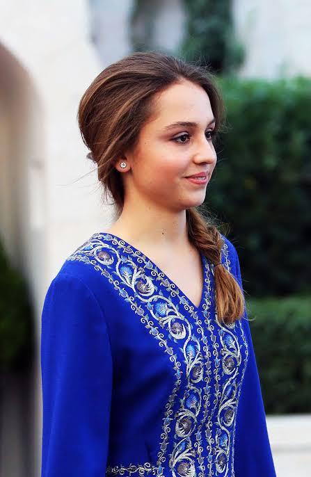 Do she look better as a brunette or as blonde?