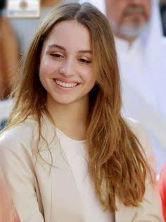 Do she look better as a brunette or as blonde?