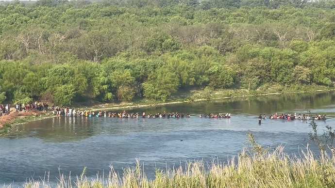 Mexican border crossing or people showing up for work?