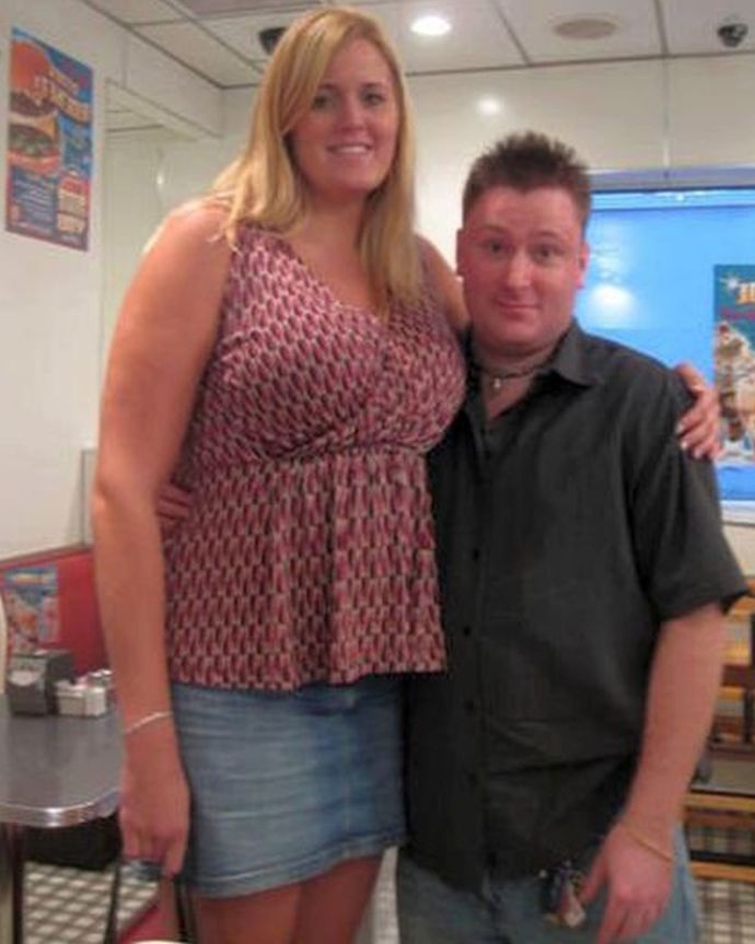 Stephanie: 6'5"/195 cm, next to a 5'9"/176 cm man.
