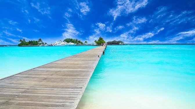 My boyfriend cancelled his family vacation then happpened visit a beach 30 minutes away from the beach I was at with a friend. Coincidence or no?