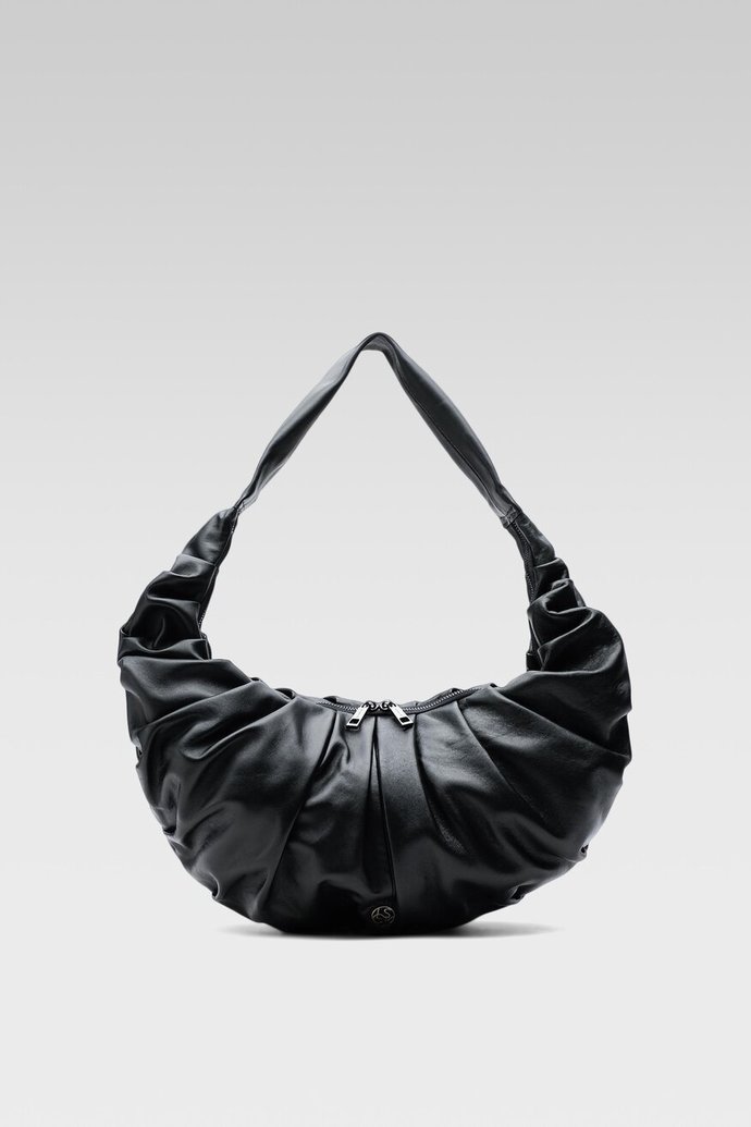I love the absolute ALL black look