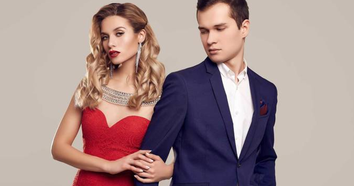 First dates ladies, do you dress up sexy or casual? Guys, when you see