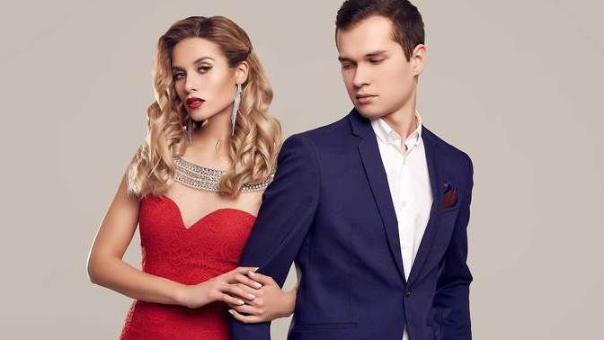 First dates: ladies, do you dress up sexy or casual? Guys, when you see your date super sexy or all covered up, how do you react?