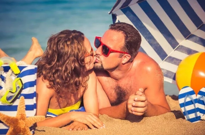 Have you ever had a love affair with someone you met on vacation only during the vacation?