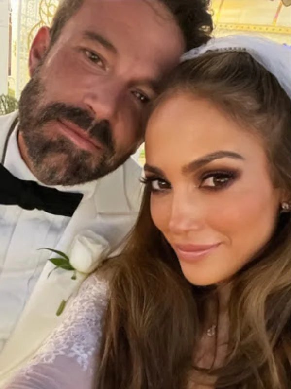 Jennifer Lopez is now officially Jennifer Affleck, thoughts?