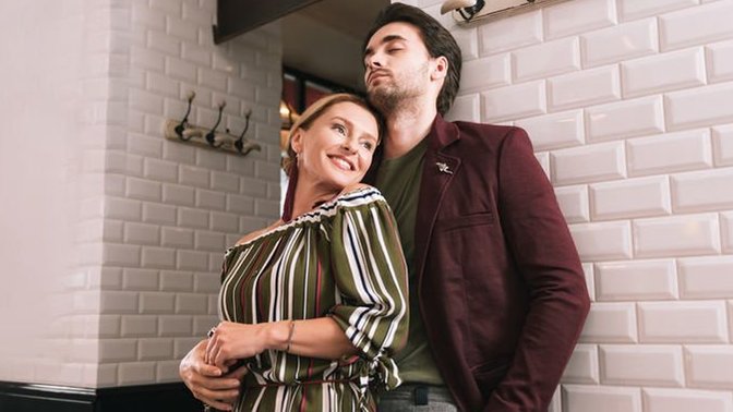 Would a man in his late 20's seriously think of dating/marrying a woman in her late 30's?