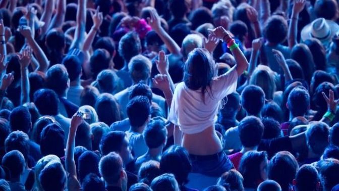 Who likes shoulder riding at concert?