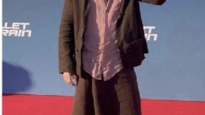 Brad Pitt Wore a Skirt at the Premiere of a Movie. Who Thinks The Skirt Suits Her/Him Better, Even If This is Brad Pitt?
