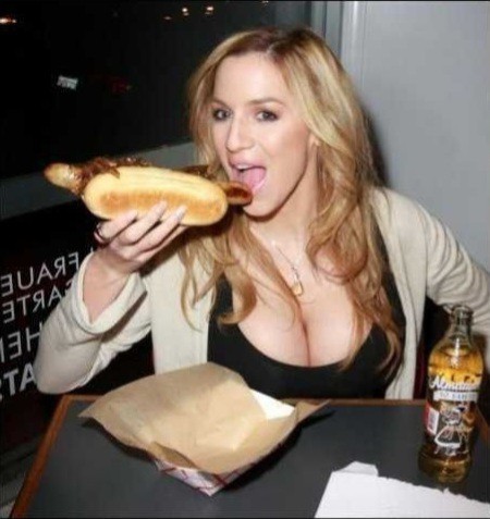 Would you approach a girl eating a hotdog?