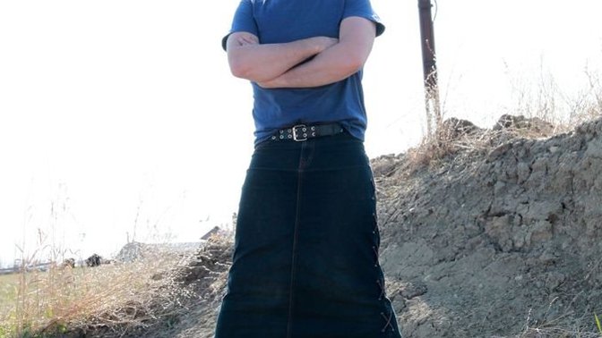 Is it acceptable or not for male preschool teachers to wear skirt?