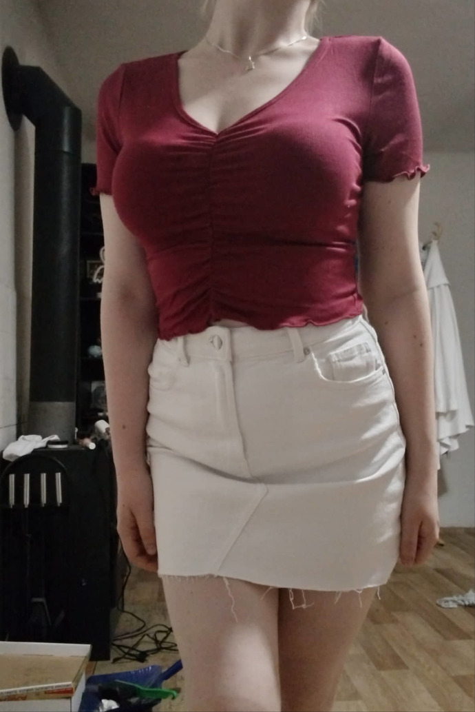 Green or red outfit for a date?