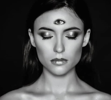 What part of the body do you look at first when you meet someone?