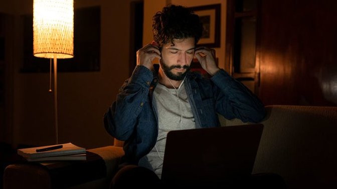 Are Noise-Cancelling Headphones Good for Studying?