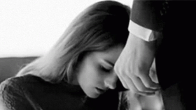 Should we teach girls to Meow and Purrr when they want to approach men?