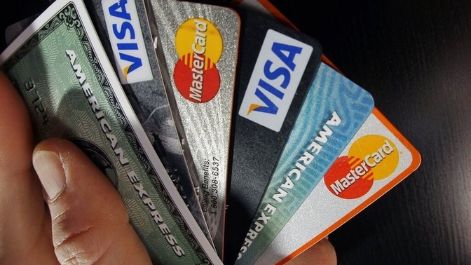How often does the spending cap on a credit card reset?