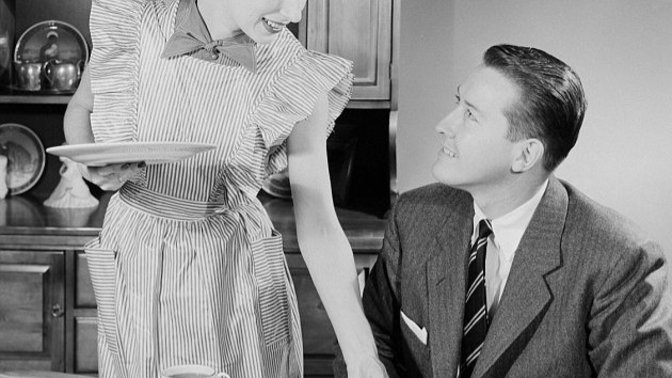 Do you think and believe a woman should serve her husband his food at the dinner table or he should do it himself, why, why not?